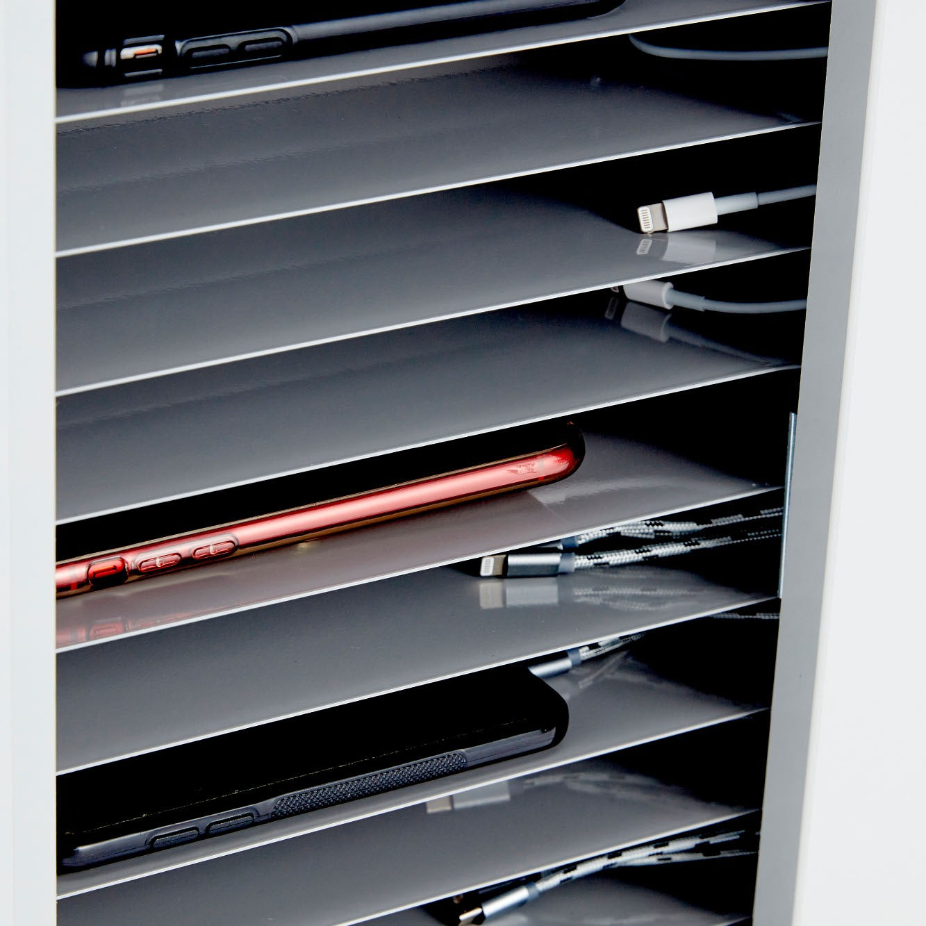 Lyte Wall 16 Mobile Phones - 16 Devices